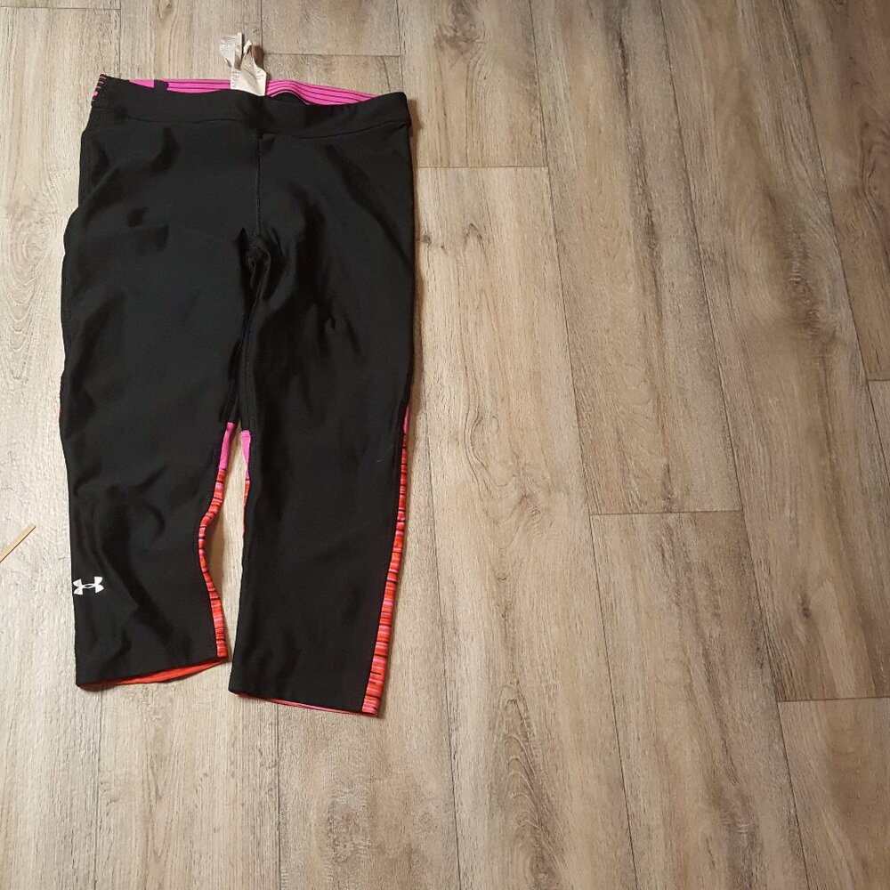 Black & Pink Patterned Athletic Capris